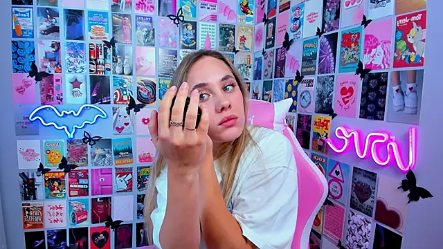 Snapshot of MiaMilas chatting on September 11, 2025, 9:15 pm MiaMilas online show from September 11, 2025, 9:15 pm