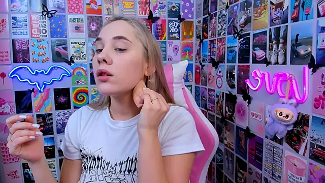 Snapshot of MiaMilas chatting on December 19, 2025, 2:57 pm MiaMilas online show from December 19, 2025, 2:57 pm