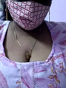 Snapshot of mallu-sumi chatting on August 5, 2026, 6:44 pm mallu-sumi online show from August 5, 2026, 6:44 pm