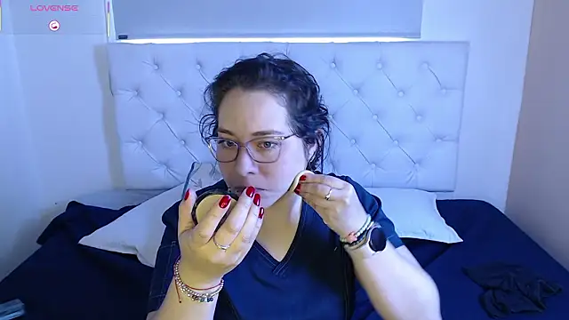 May Carlier online show from February 8, 2026, 8:23 pm