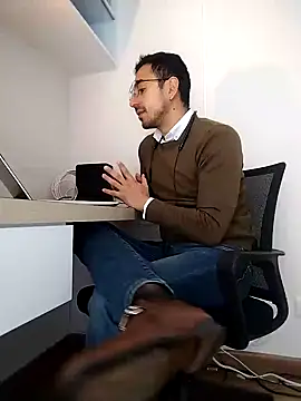 pablo-rincon95 online show from February 15, 2025, 3:06 pm