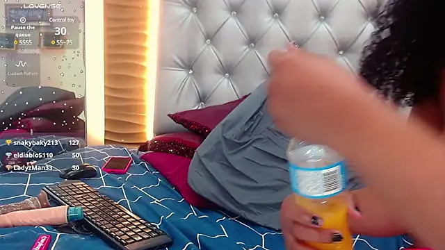 JadeSoleile online show from February 26, 2025, 9:27 pm