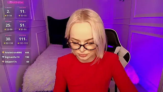 horny blondiee online show from January 15, 2025, 8:41 am