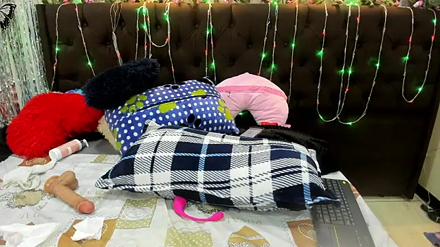 HottCandy21 online show from February 12, 2025, 1:19 am