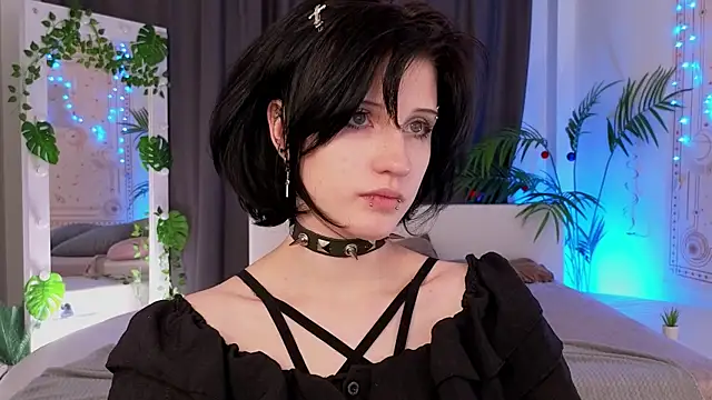 dark vamp  online show from January 2, 2025, 8:35 pm