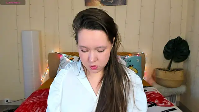 Snapshot of Mira_Karter chatting on May 15, 2026, 4:08 am Mira Karter online show from May 15, 2026, 4:08 am