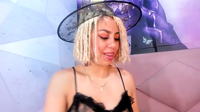 Lucy White   online show from February 10, 2025, 8:31 pm