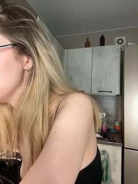 Kitty Katrine online show from April 17, 2026, 5:05 pm