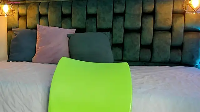 angelswets online show from October 22, 2025, 2:39 pm