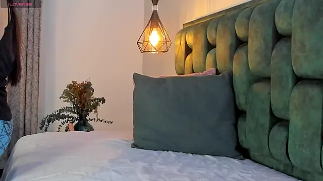 angelswets online show from October 23, 2025, 2:05 pm