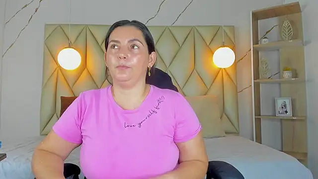 angelswets online show from November 9, 2025, 1:42 pm