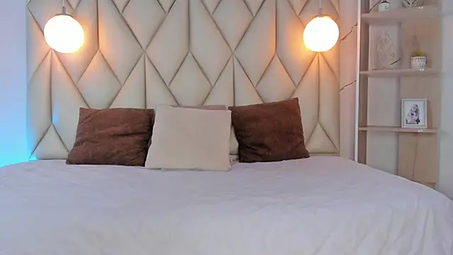 angelswets online show from November 26, 2025, 1:34 pm