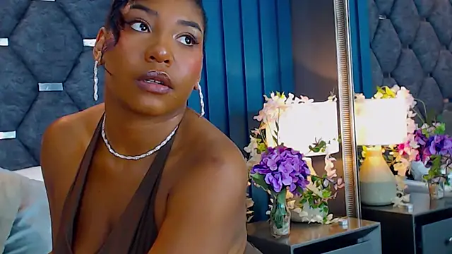 VanessaGlenn online show from October 14, 2025, 7:47 pm