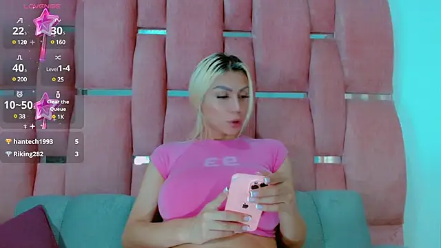 Snapshot of bimbocurvysex chatting on December 13, 2024, 4:43 am bimbocurvysex online show from December 13, 2024, 4:43 am