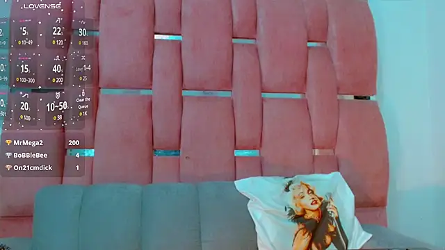 Snapshot of bimbocurvysex chatting on December 24, 2024, 4:44 am bimbocurvysex online show from December 24, 2024, 4:44 am