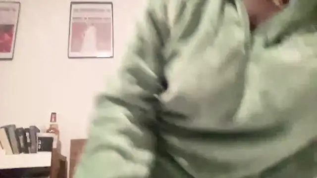 Snapshot of AveryJ99 chatting on December 6, 2024, 4:25 am AveryJ99 online show from December 6, 2024, 4:25 am