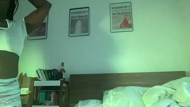 Snapshot of AveryJ99 chatting on December 19, 2024, 10:10 pm AveryJ99 online show from December 19, 2024, 10:10 pm