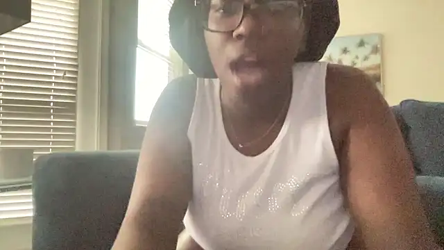 Snapshot of AveryJ99 chatting on April 6, 2026, 8:21 pm AveryJ99 online show from April 6, 2026, 8:21 pm