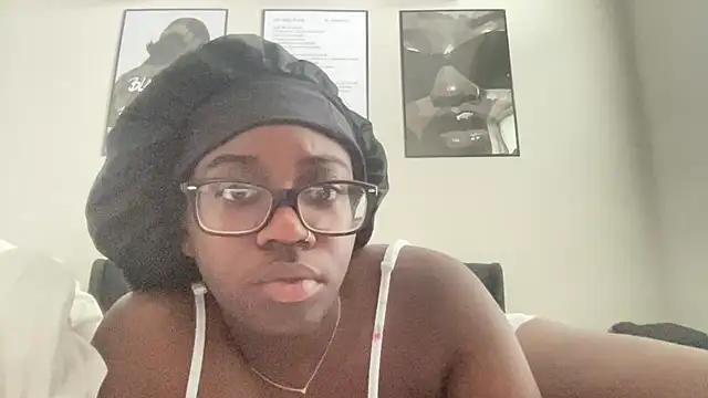 Snapshot of AveryJ99 chatting on April 7, 2026, 1:00 pm AveryJ99 online show from April 7, 2026, 1:00 pm