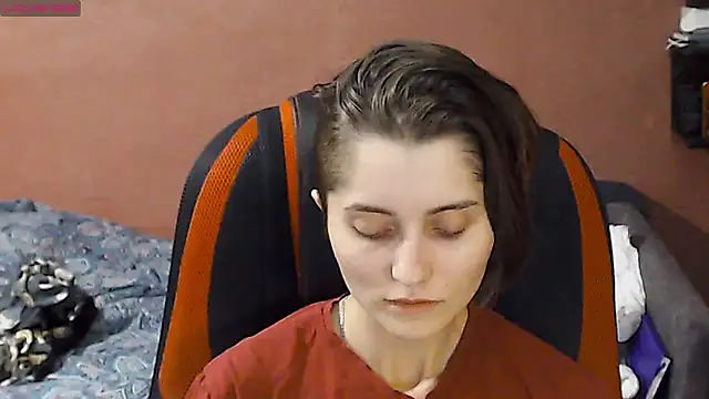 womanstrong78 online show from February 27, 2025, 5:04 pm