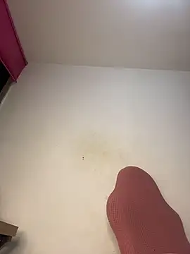 CinnamonCookiez online show from December 4, 2025, 5:17 am