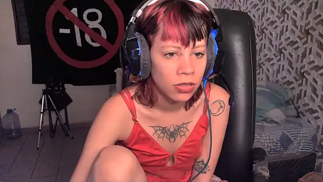 Snapshot of Liv_Alt chatting on July 1, 2026, 1:45 pm Liv Alt online show from July 1, 2026, 1:45 pm