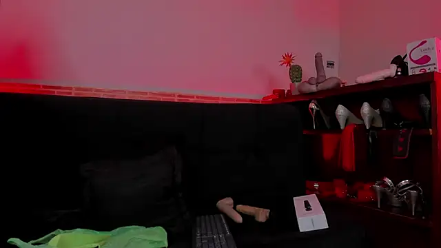 lilith-deveraux online show from March 10, 2025, 1:21 pm