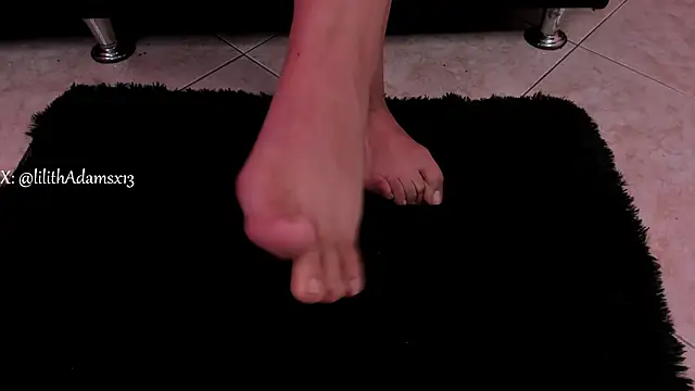 lilith-deveraux online show from October 28, 2025, 2:20 pm