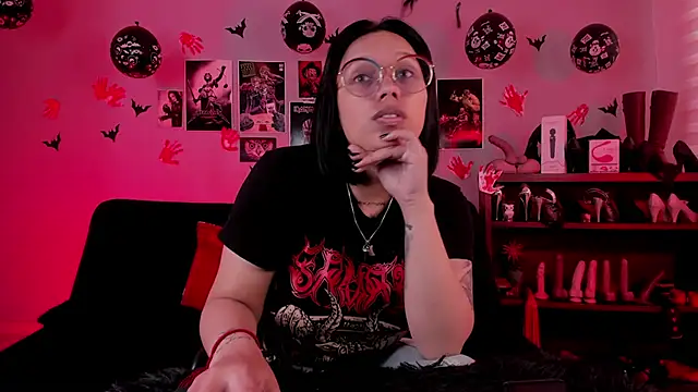 lilith-deveraux online show from November 18, 2025, 2:43 pm