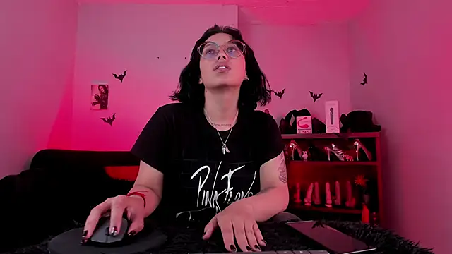 lilith-deveraux online show from November 27, 2025, 1:13 pm