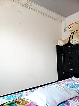 Karii-R online show from November 13, 2025, 6:51 pm