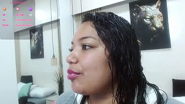 virtual charm online show from January 25, 2025, 1:41 pm