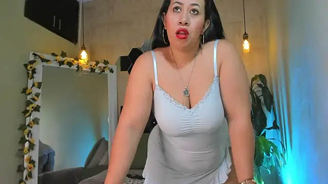 Snapshot of Fransheska-mon chatting on May 2, 2026, 2:33 pm Fransheska-mon online show from May 2, 2026, 2:33 pm