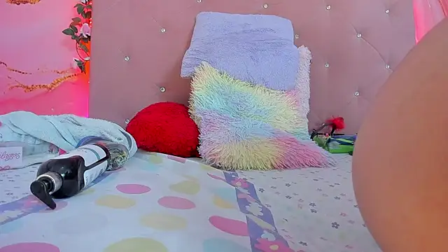 Taylor  cooper online show from February 12, 2025, 12:58 am