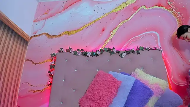 Taylor  cooper online show from February 28, 2025, 7:03 pm