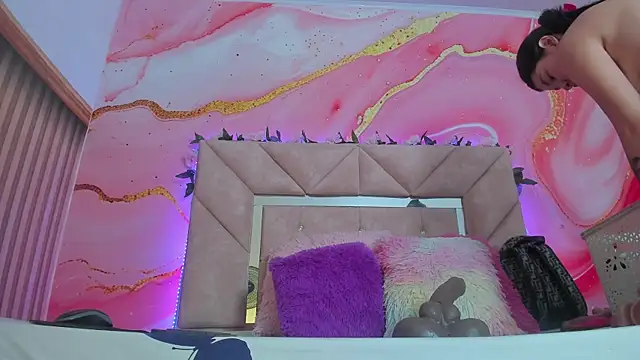 Taylor  cooper online show from November 5, 2025, 6:30 pm