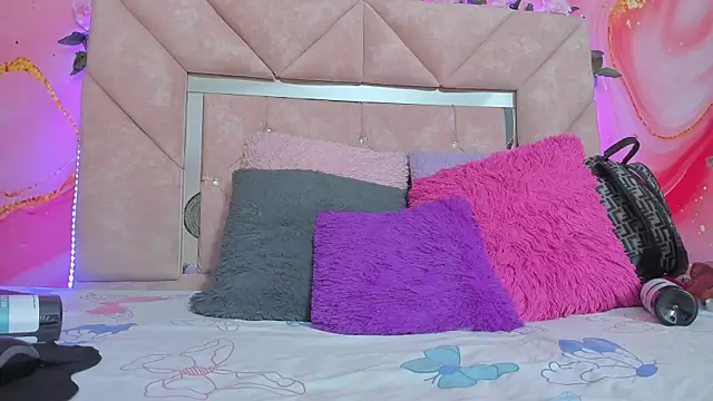 Taylor  cooper online show from November 29, 2025, 6:33 pm