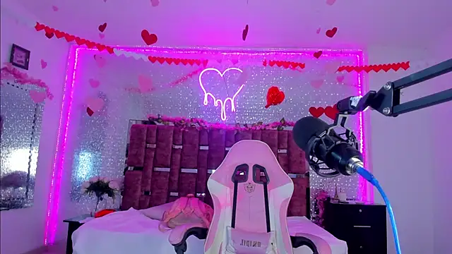 KylieVictoria online show from February 19, 2025, 4:34 am