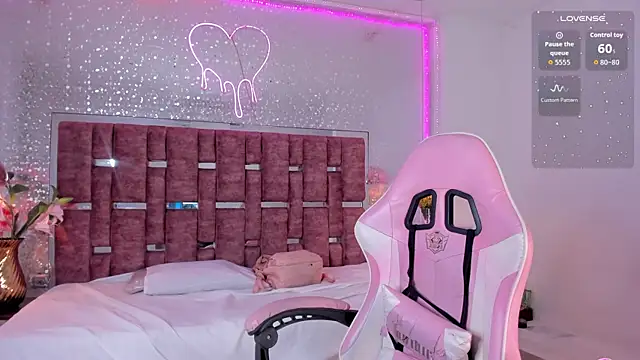 KylieVictoria online show from September 19, 2025, 4:47 am