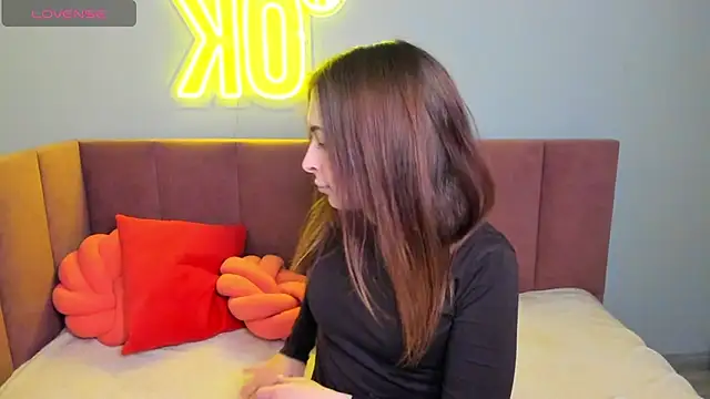 KetrinWhite online show from April 10, 2026, 1:33 am