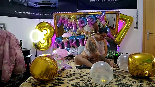 SunshineLexi online show from October 28, 2025, 3:25 pm