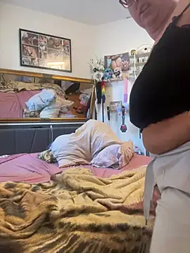 SunshineLexi online show from April 22, 2026, 5:54 am