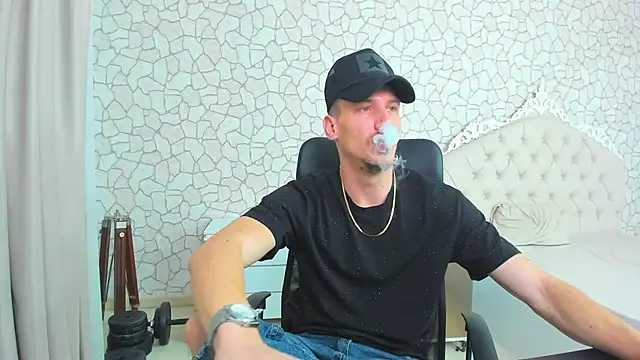 MateoBenjaminX online show from January 11, 2025, 9:04 pm