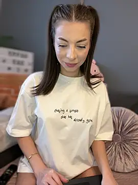 Snapshot of Mia_Ethan chatting on February 11, 2025, 7:44 am Mia Ethan online show from February 11, 2025, 7:44 am