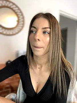 Snapshot of Mia_Ethan chatting on October 28, 2025, 9:13 am Mia Ethan online show from October 28, 2025, 9:13 am