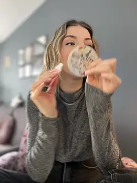 Mia Ethan online show from March 13, 2026, 7:37 am