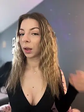 Mia Ethan online show from April 7, 2026, 6:58 am