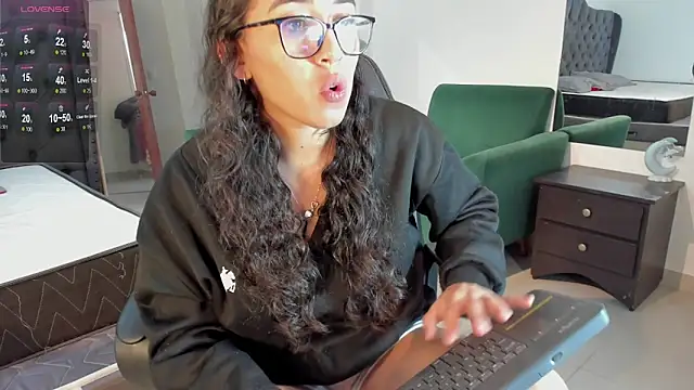  maria foxx  online show from October 23, 2025, 7:23 pm