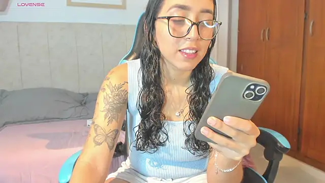  maria foxx  online show from April 10, 2026, 4:44 pm