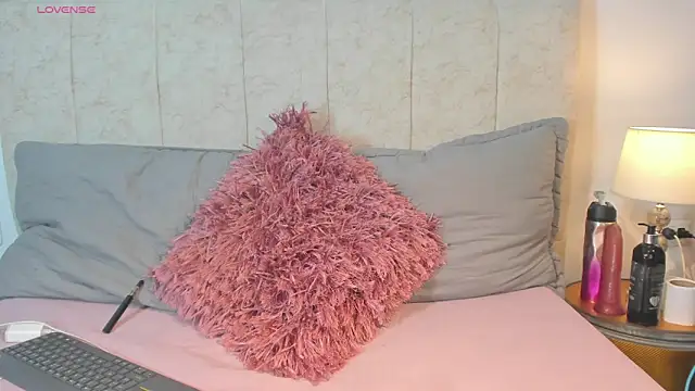  maria foxx  online show from April 22, 2026, 4:08 pm